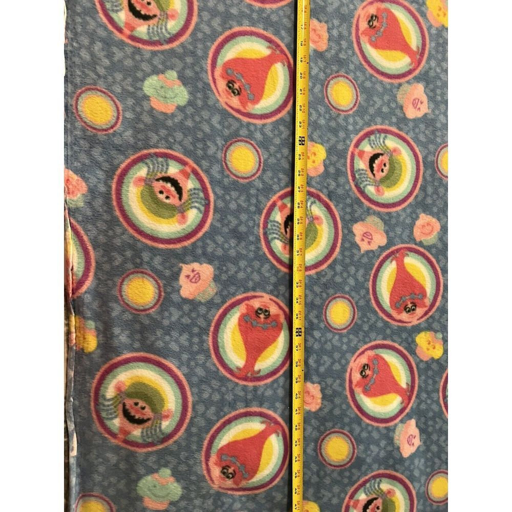 TROLLS CUPCAKES RAINBOW FLEECE 54in Long 30in Across (65)